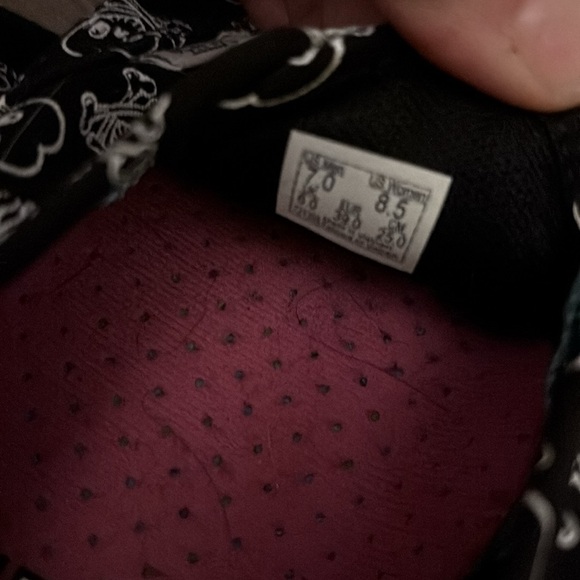 Vans - Picture 2 of 4